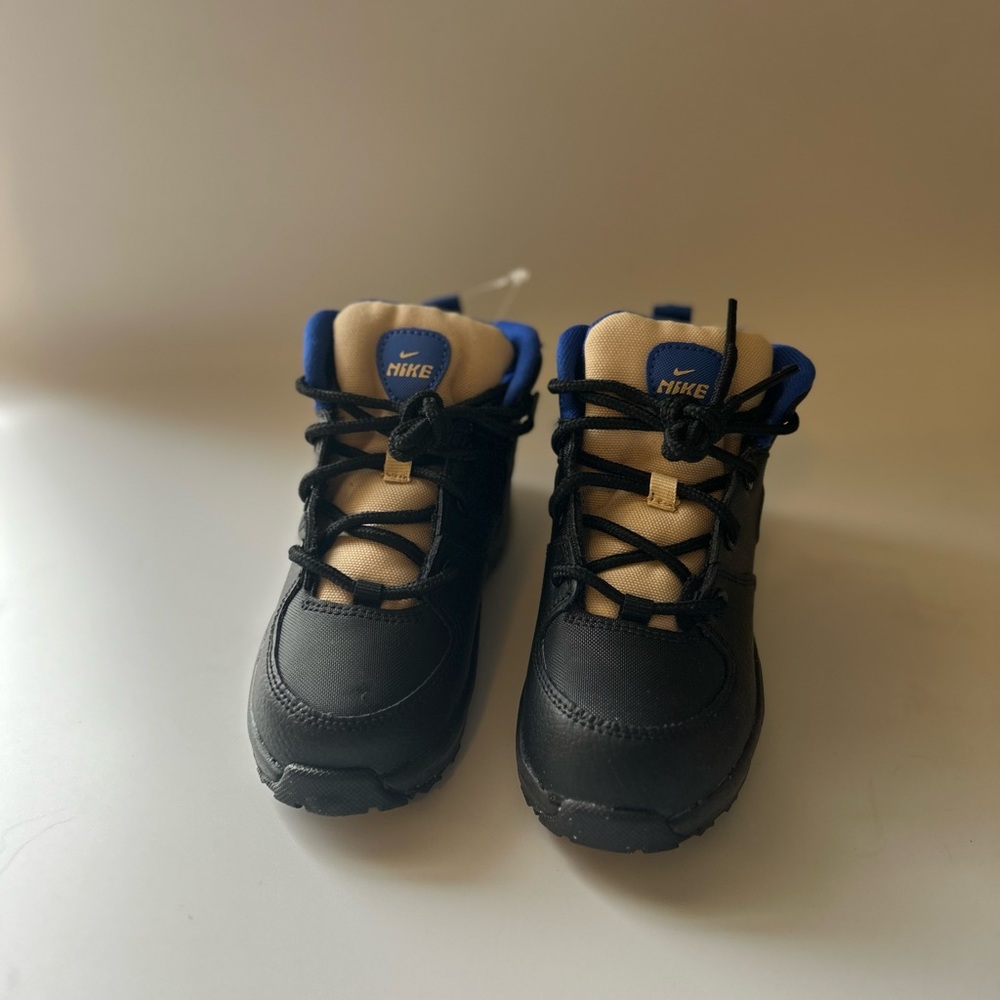 Todller boys black leather Nike tennis shoes, lace up, NEW, NWT, stylish
